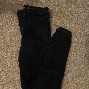 Like New Hollister 3s skinny jeans